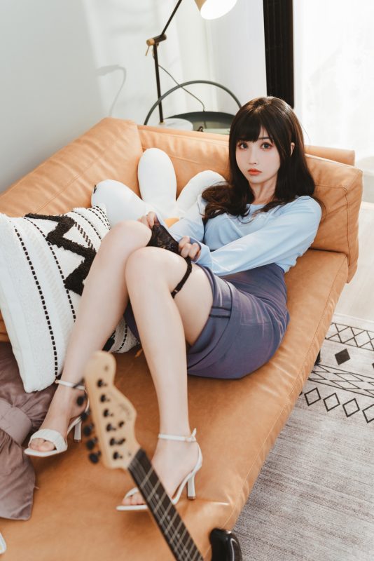 凉凉子 – 吉他妹妹系带裙 [45P1V1.25G]-岛屿电鸽微密圈-全网最全抖音网红高质量总站
