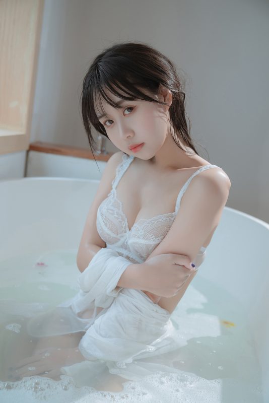 萌芽儿o0 NO.005 浴缸 [72P1.76G]-岛屿电鸽微密圈-全网最全抖音网红高质量总站