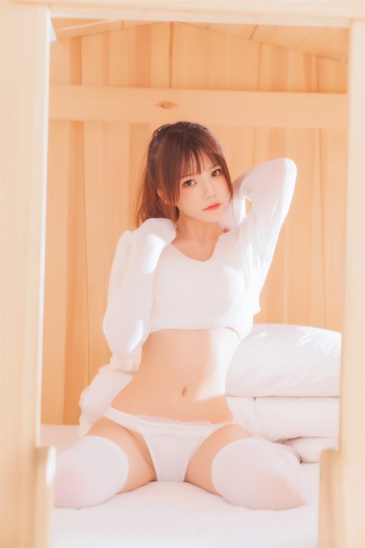 桜桃喵 VOL.052 [33P] 小白-岛屿电鸽微密圈-全网最全抖音网红高质量总站